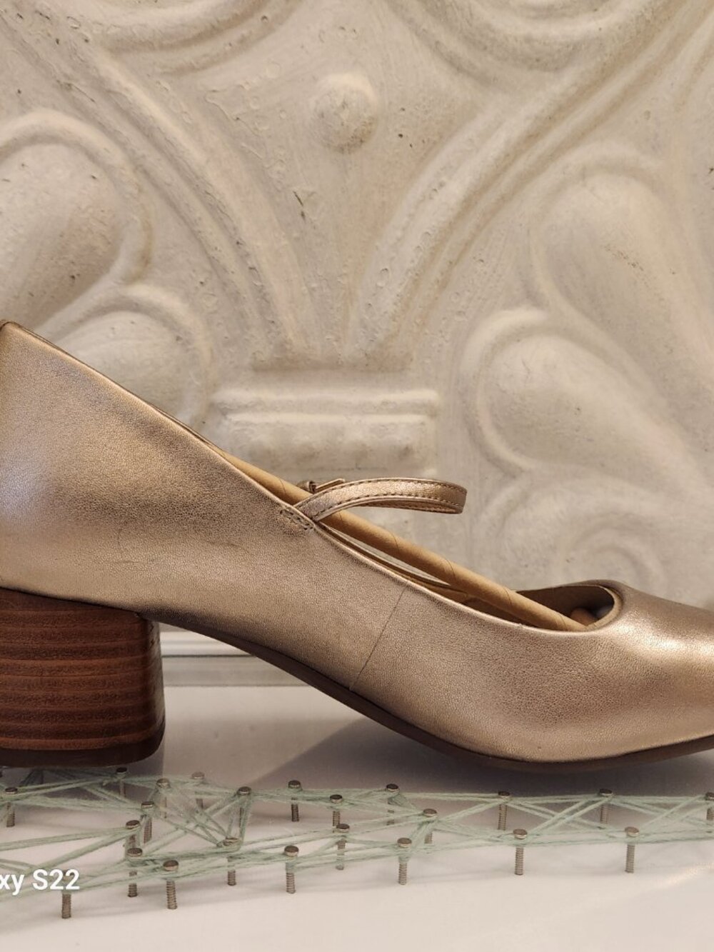 Earth Metallic Gold Mary Jane Block Heel Pumps - Picture 4 of 8